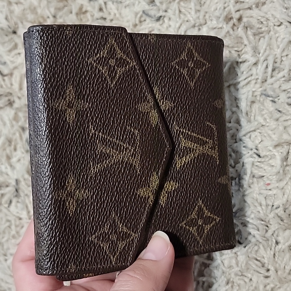 Louis Vuitton Monogram Wallet - Picture 4 of 8